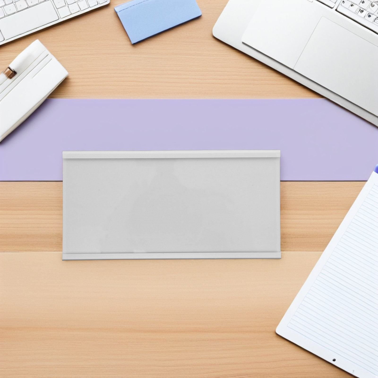 Desk Name Plate - 洗練されたデザインのアルミ製ネームプレートホルダー。サイズは9x16cm。オフィス、ビジネス会議室、部署名表示など、さまざまな場所で使用できる汎用性の高い壁掛け、ドア掛け、デスク掛けタイプ。